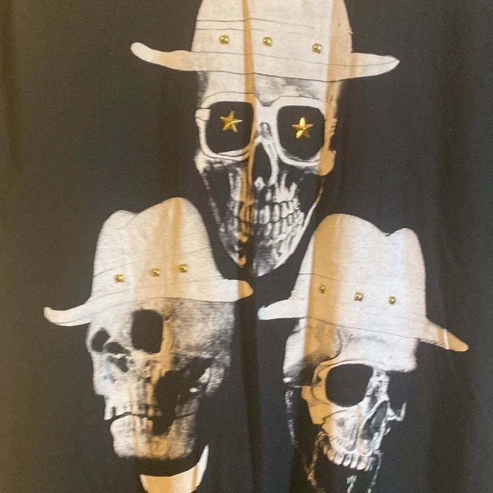 We Aint Gonna Die Thes Aunts SinphonyT Shirt Sz L vneck t shirt